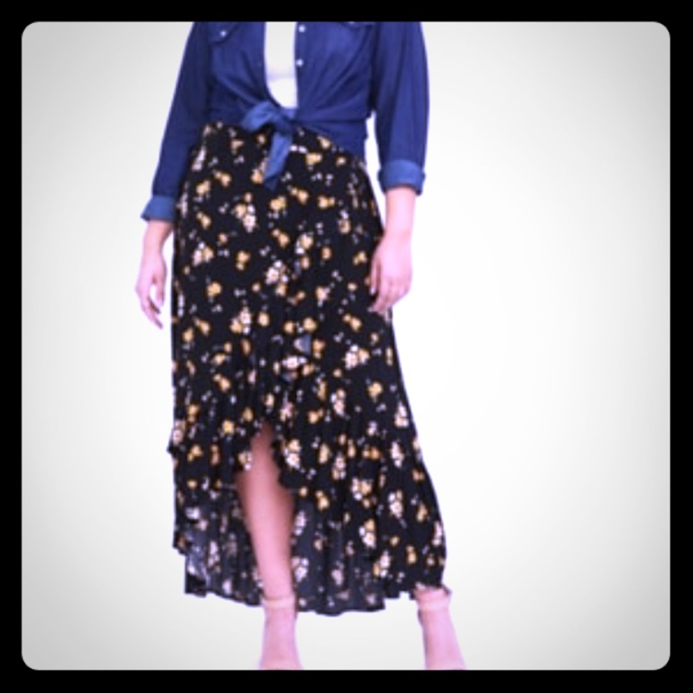 Torrid ruffle skirt